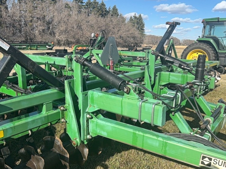 summers-40’-supercoulter-plus-vertical-tillage,-equipped-with-summer’s-heavy-duty-3-bar-harrows-and-rolling-baskets-image-63