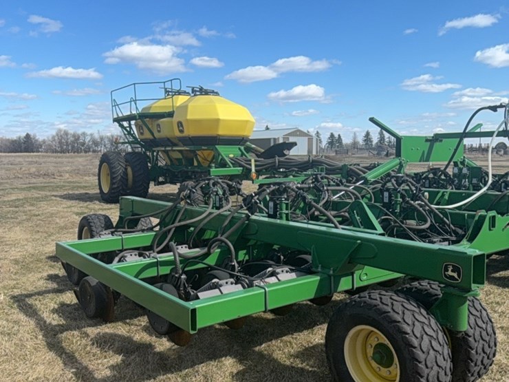 2000-john-deere-1910-image-5