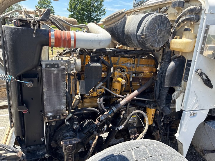 2004-peterbilt-357-image-5