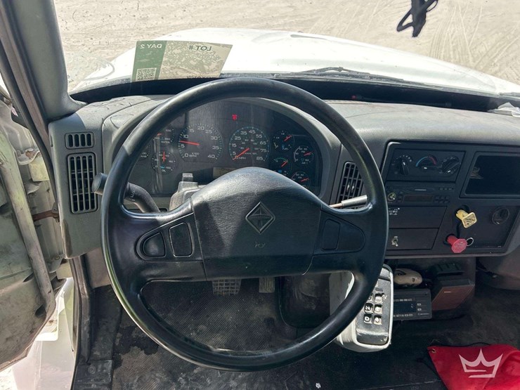 2005-international-durastar-4300-image-11