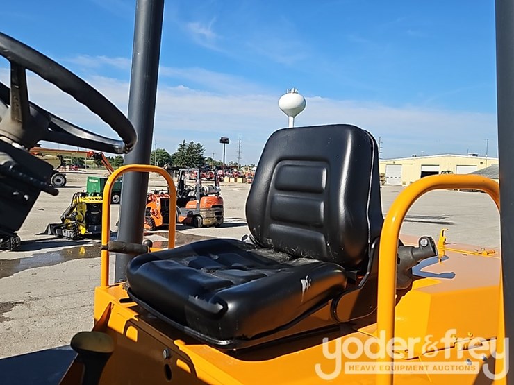 terex-6-ton-swivel-skip-dumper,-roll-bar-image-33