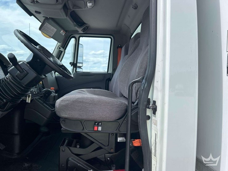 2018-international-durastar-4300-image-15