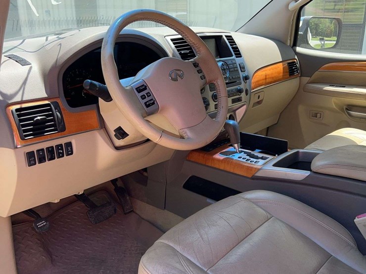 2010-infiniti-qx56-image-27