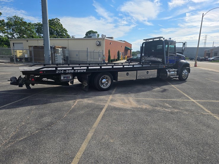 2022-peterbilt-337-image-21