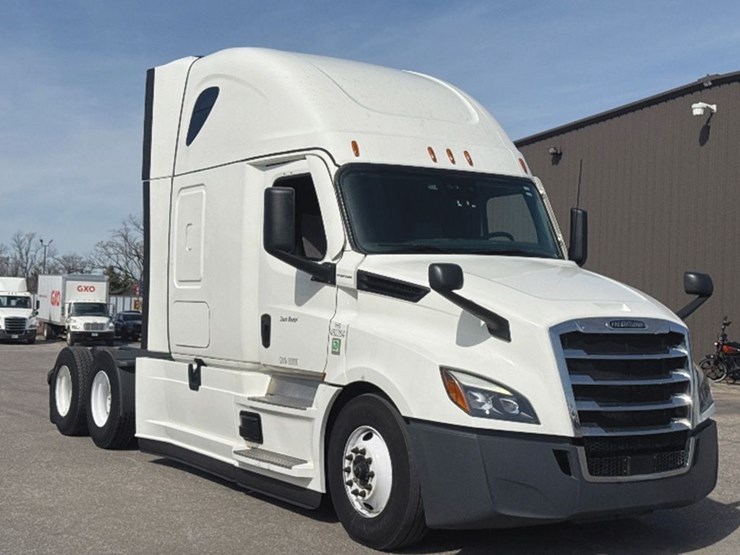 2022-freightliner-cascadia-126-image-1