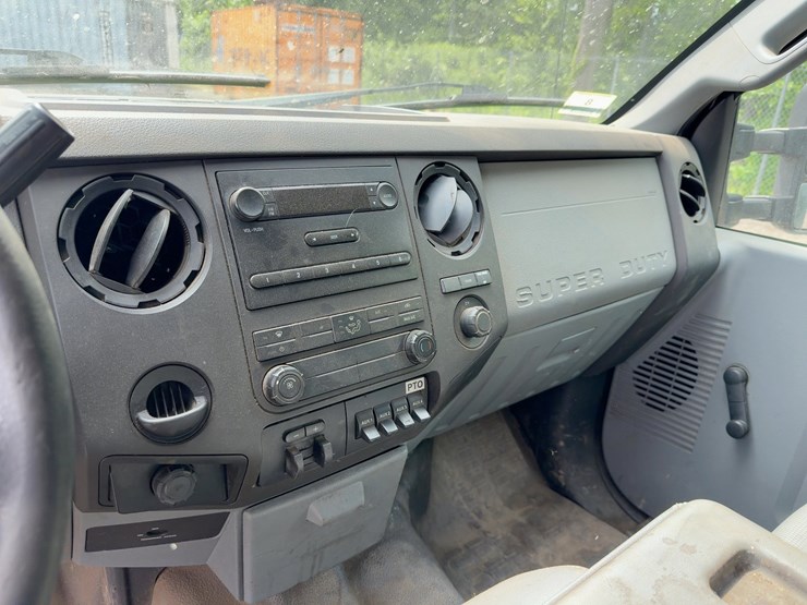 2015-ford-f550-xl-image-27