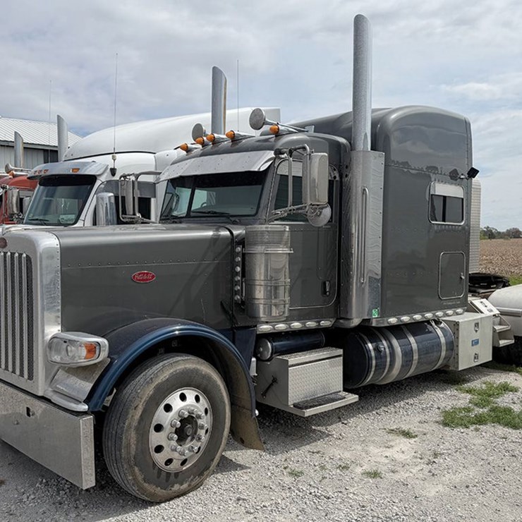 2021 PETERBILT 389