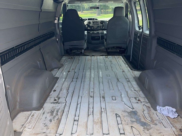 2013-ford-e150-image-10