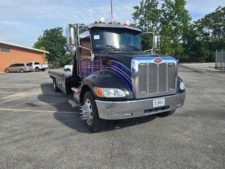 2022-peterbilt-337-image-33