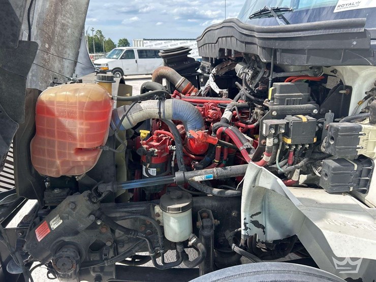 2018-international-durastar-4300-image-9