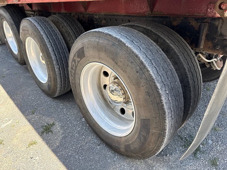 2004-peterbilt-357-image-14