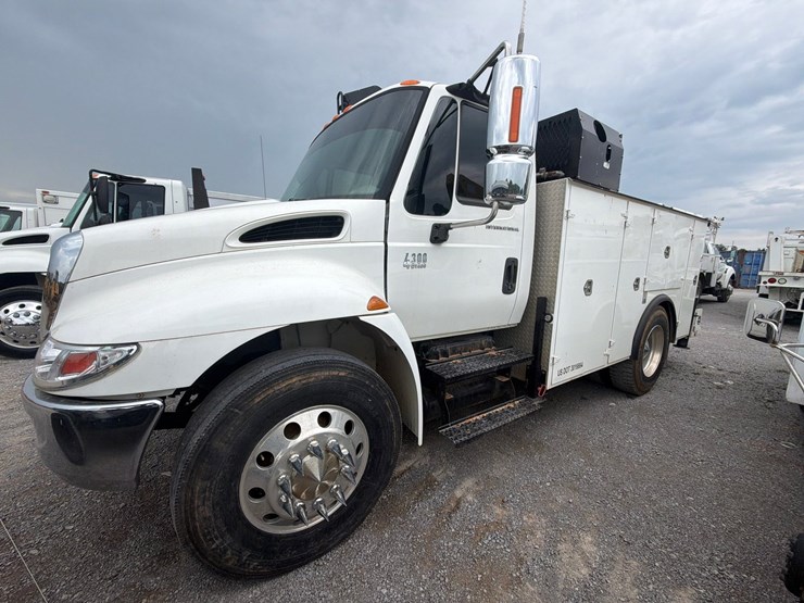 2004-international-durastar-4300-image-1