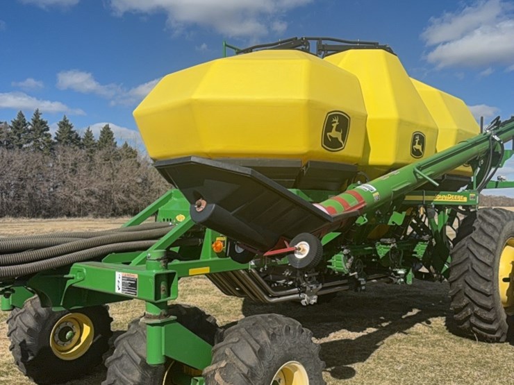2000-john-deere-1910-image-99