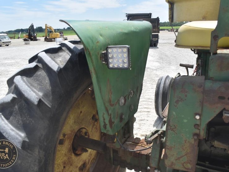 john-deere-3010-image-28