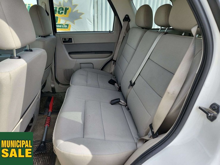 2011-ford-escape-image-19