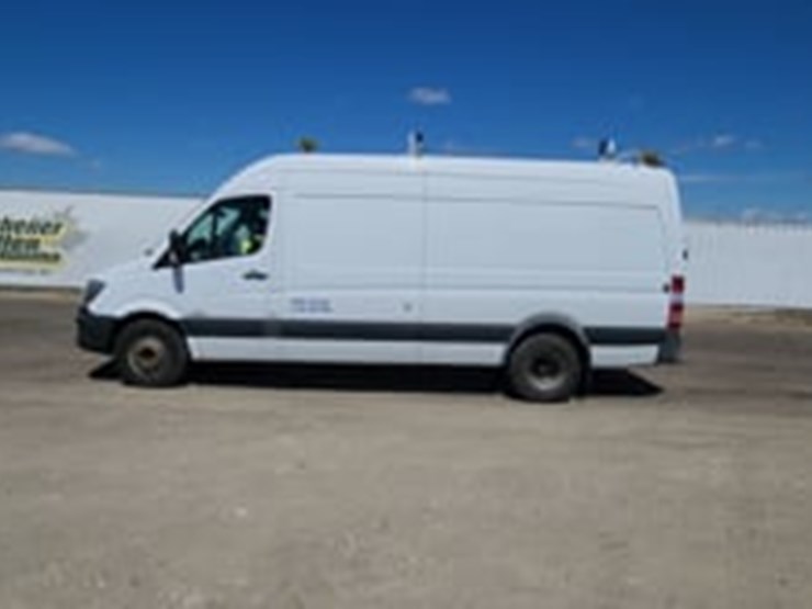 2015-mercedes-benz-sprinter-3500-image-5