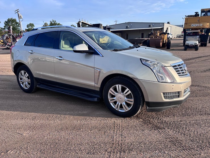 2015-cadillac-srx-image-2