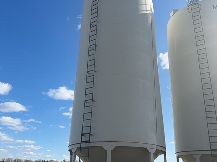 meridian-6000-bushel-hopper-bin-with-fan,-used-for-grain-only,-excellent-shape-image-2