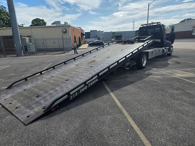 2022-peterbilt-337-image-88