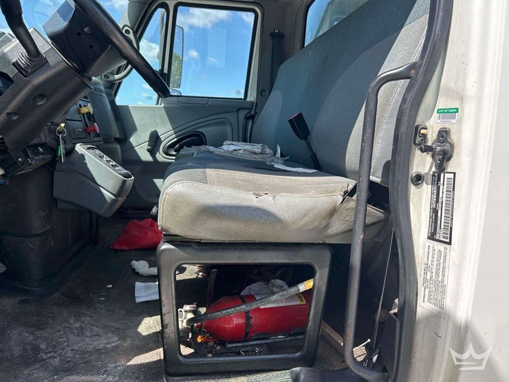 2005-international-durastar-4300-image-13