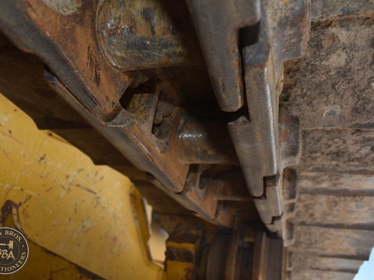 2022-deere-650k-lgp-image-45