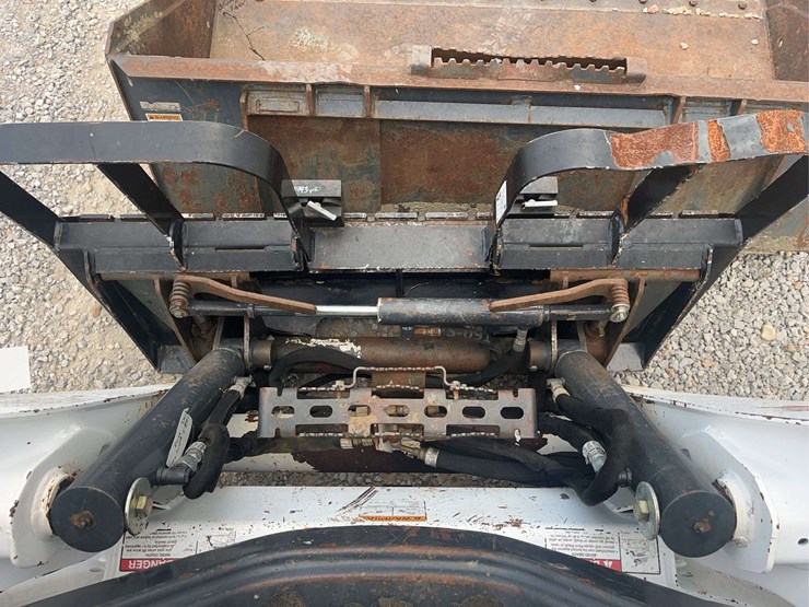 2015-bobcat-t590-image-13