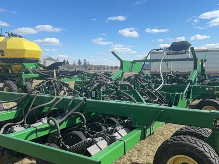 2000-john-deere-1910-image-7