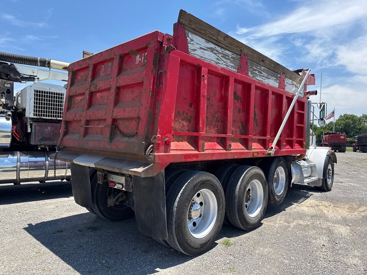 2004-peterbilt-357-image-3