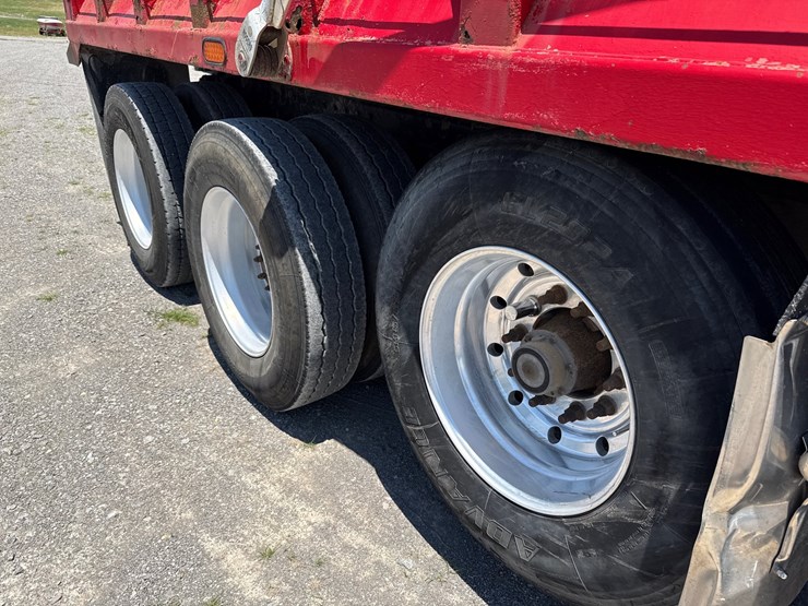 2004-peterbilt-357-image-12