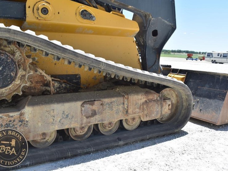 2018-deere-333g-image-42