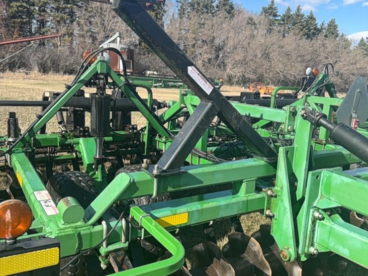 summers-40’-supercoulter-plus-vertical-tillage,-equipped-with-summer’s-heavy-duty-3-bar-harrows-and-rolling-baskets-image-59
