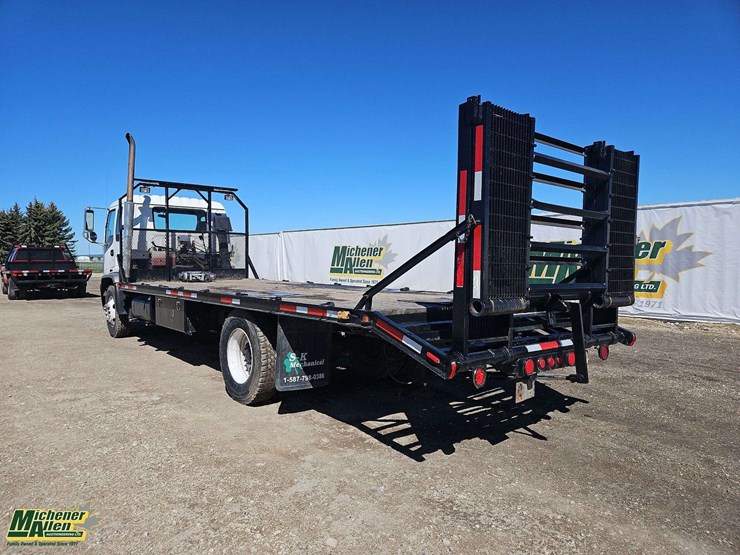 2001-gmc-t7500-image-3
