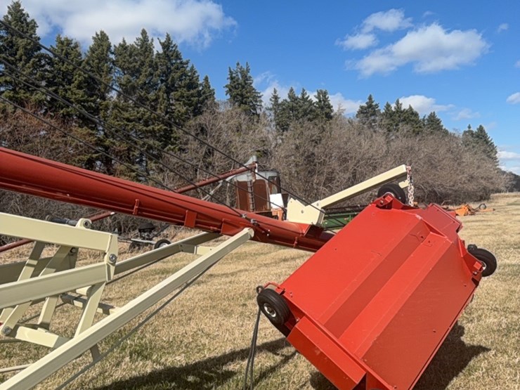 10-x-70-farmking-auger-with-swing-out-mechanical-drive-hopper￼-image-25