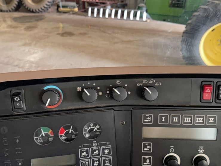 john-deere-8100-image-65
