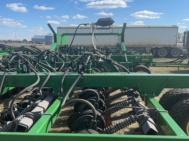2000-john-deere-1910-image-10