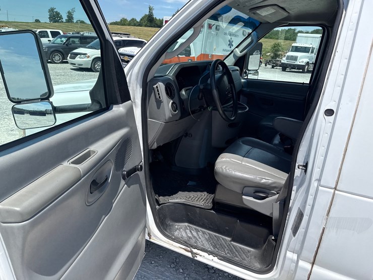 2011-ford-e450-image-13