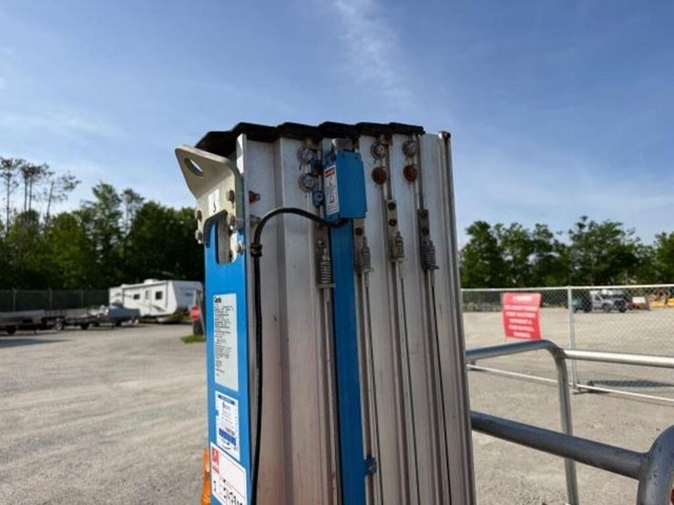 2015-genie-gr-20-electric-personnel-lift-gr1539528-image-19