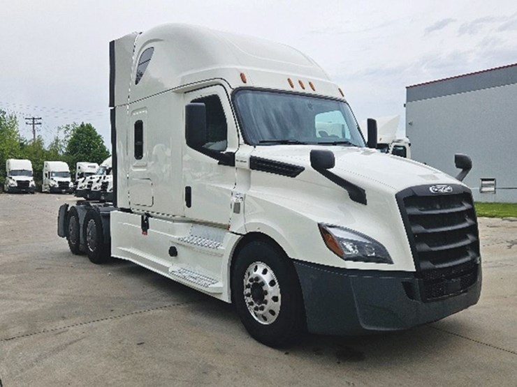 2020-freightliner-cascadia-126-image-1