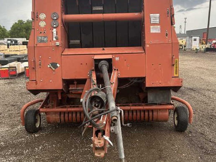 hesston-845-image-2