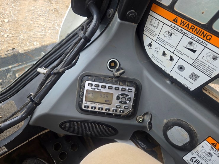 2023-bobcat-t770-image-31
