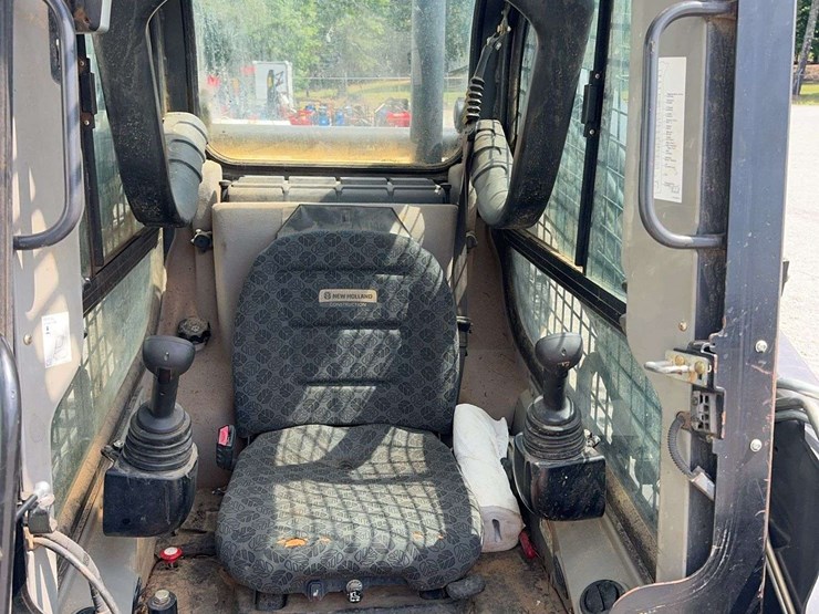 new-holland-c332-image-13