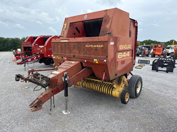 new-holland-644-image-1