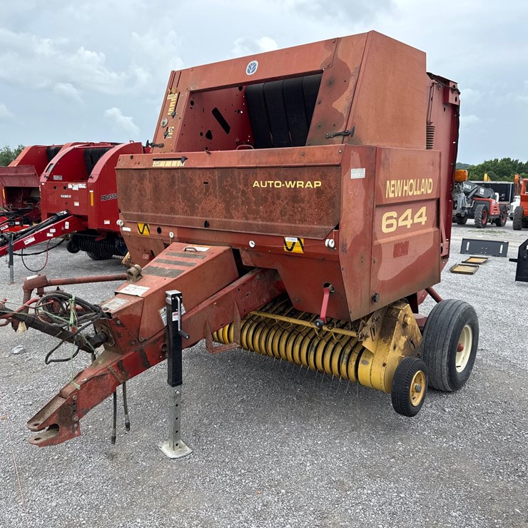 NEW HOLLAND 644