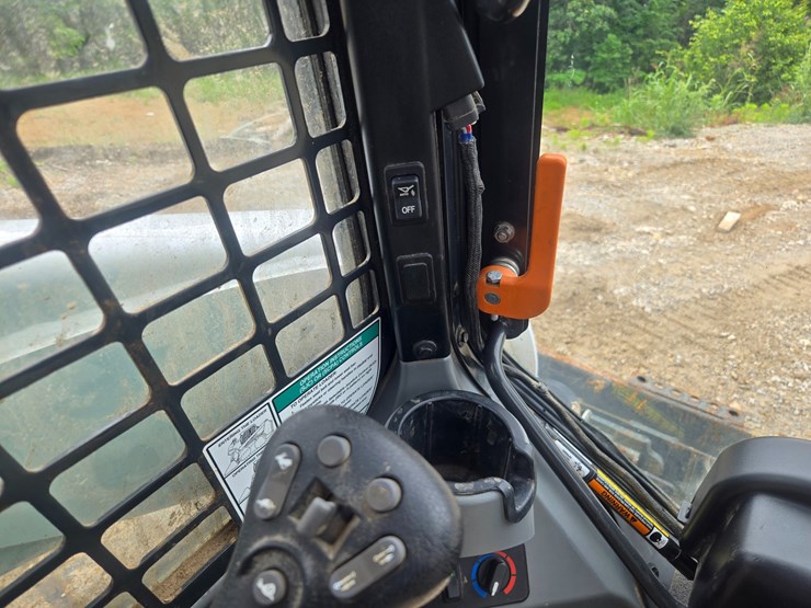 2023-bobcat-t770-image-39