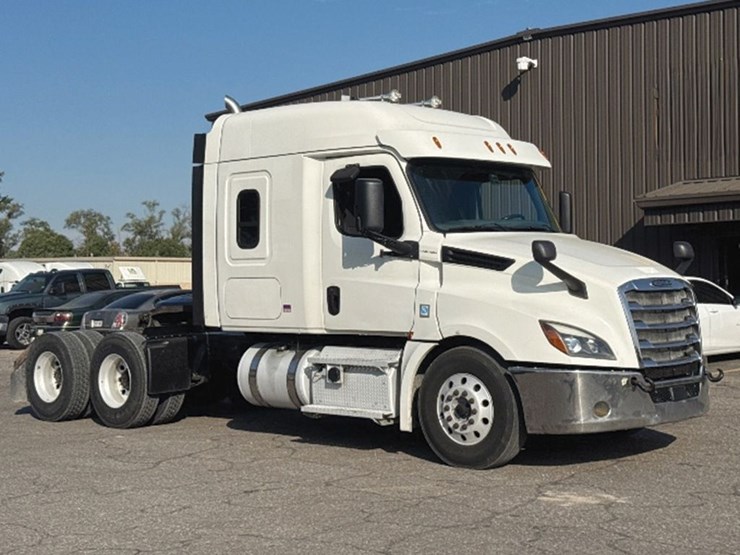 2020-freightliner-cascadia-126-image-1