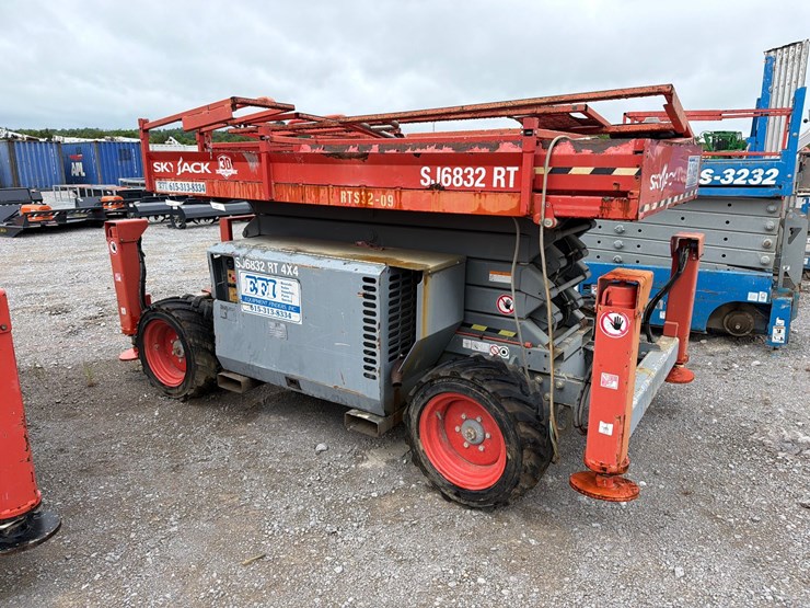 skyjack-sj6832rt-image-1