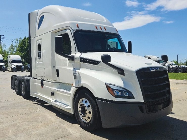 2020-freightliner-cascadia-126-image-1