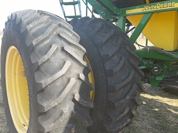 2000-john-deere-1910-image-134