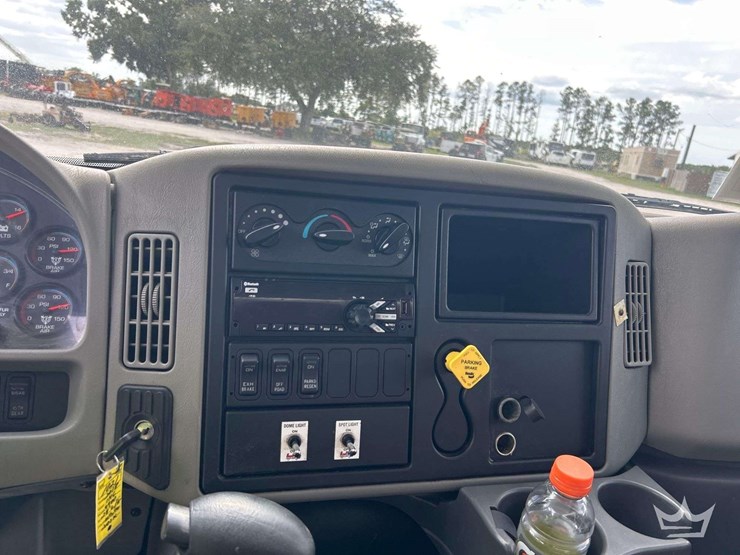 2018-international-durastar-4300-image-17