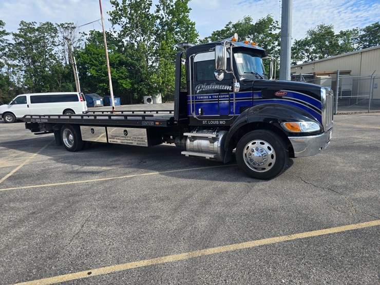 2022-peterbilt-337-image-30